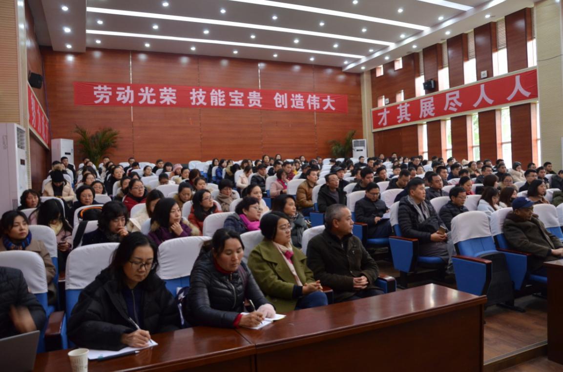 参训学员认真听讲